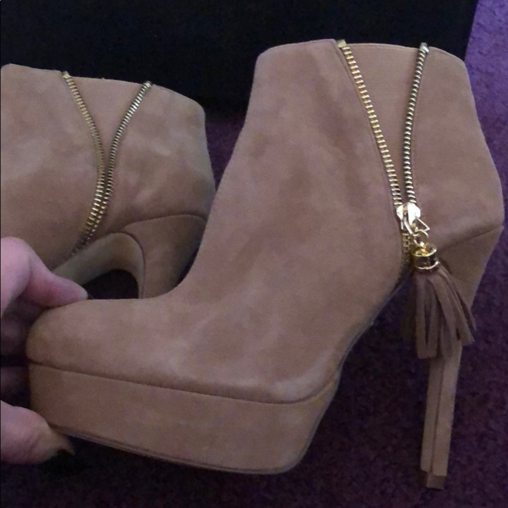 Bebe booties